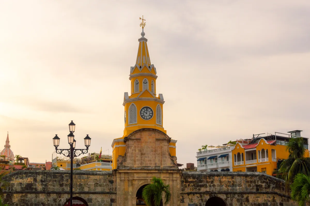 O que fazer em Cartagena: Torre do Relógio e a cidade amuralhada colonial
